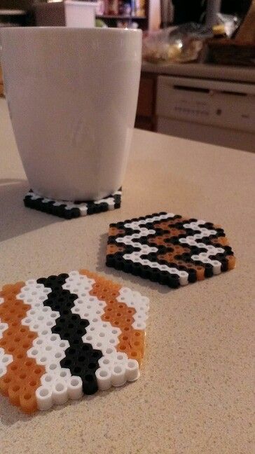 Perler bead coasters Cool Perler Beads, Cadeau Noel Diy, Perler Bead Coasters, Perler Coasters, Bead Coasters, Fused Beads, Hama Beads 3d, Hamma Beads Ideas, Beads Perler