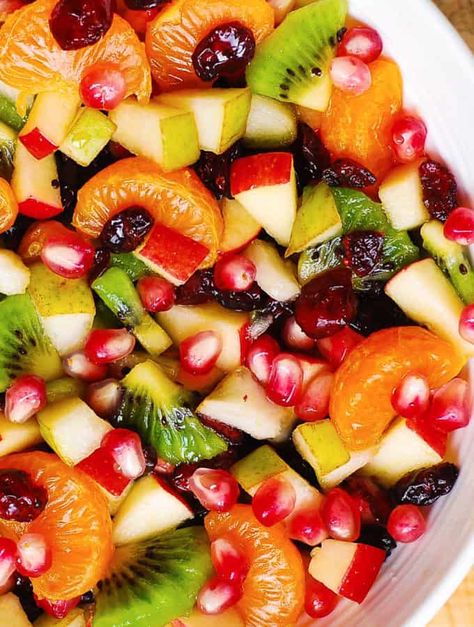 Healthy Thanksgiving Sides, Berry Fruit Salad, Winter Fruit Salad, Dressing For Fruit Salad, Thanksgiving Food Sides, Fruit Salad Recipe, Fruit Salad Easy, Winter Fruit, Pomegranate Fruit