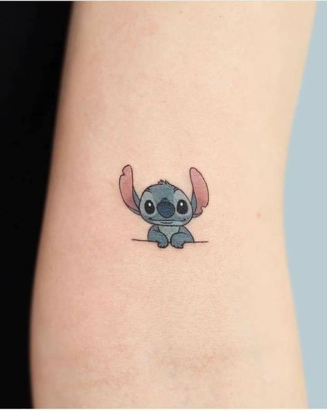 Tiny Disney Tattoo, Toothless Tattoo, Cute Disney Tattoos, Disney Stitch Tattoo, Lilo And Stitch Tattoo, Disney Tattoos Small, Ohana Tattoo, Stitch Tattoo, Cute Little Tattoos