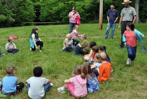 From the hokey pokey to telephone, these games are all go round and round. Simple Childhood, Farm Animals Games, Old School Games, Harvest Games, Farm Themed Party, Playground Games, Farm Animals Birthday Party, Farm Games, Farm Activities