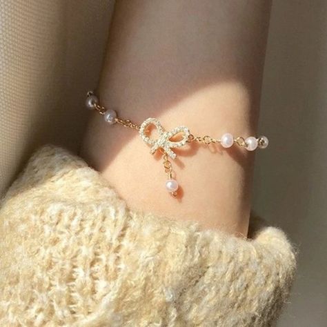 Gold Bracelet Cute, Gold Prom Bracelet, Pearl Diamond Bracelet, Pearl And Gold Bracelet, Classy Bracelets, Fancy Bracelets, Princess Bracelet, Gold Bracelet Wedding, Fancy Bracelet