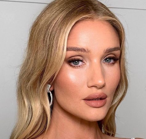 Mata Hooded, Candice Swanepoel Makeup, Deep Set Eyes Makeup, Eye Makeup For Hooded Eyes, Wedding Hairstyles And Makeup, Ideas De Maquillaje Natural, Cute Eyeshadow Looks, Deep Set Eyes, Makeup Pengantin