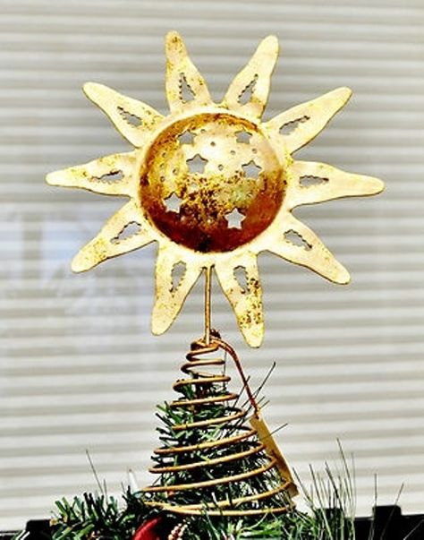 http://godfatherstyle.com/12-more-creative-tree-toppers-to-enhance-the-beauty-of-your-tree/ Sun Tree Topper, Solstice Ornaments, Winter Solstice Decorations, Yule Tree Topper, Pagan Christmas Tree, Solstice Tree, Year Wheel, Space Tree, Sun Faces