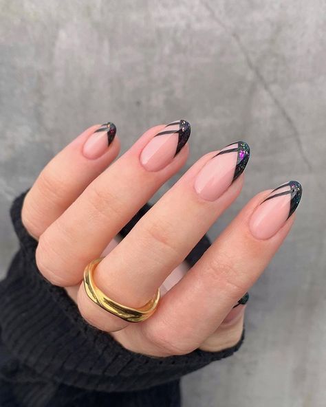 Amber J.H Nails on Instagram: “Sharp ✨🔪 Created using: @the_gelbottle_inc Biab 19, Extreme shine top coat @brillbird_official Brush & Go Gel @navyprotools for Prep” Oval Acrylic Nails, Black And White Nail, Black French Nails, Black French Tip, Space Nails, Her Nails, Black Nail Designs, Tip Nails, Black French