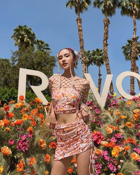 Jestinna Kuan on Instagram: "Day 1 at Revolve Festival🎡 and it’s @postmalone & @travisscott baby! LITTTTT. #REVOLVEfestival" Revolve Festival, Coachella Outfit, Inspirational Pictures, Festival Season, Music Festival, Weddings, Festival, Crop Tops, Marketing