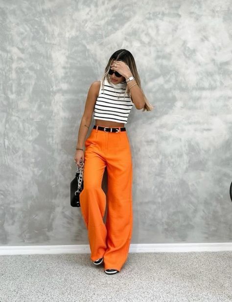 Creative Style Outfits Inspiration, Street Wear Ideas, Orange Trousers Outfit, Mixing Patterns Fashion, Orange Pants Outfit, Pantalon Orange, Ideas For Fun, Streetwear Ideas, Fun Outfits