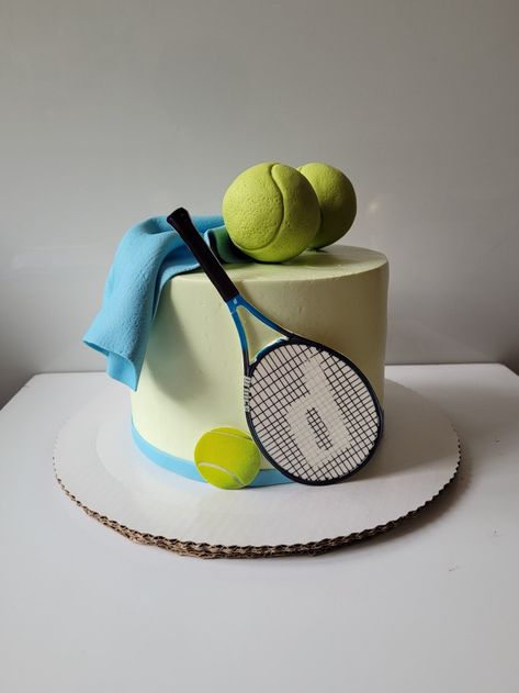 Keyk Tennis Cakes Birthday, Padel Party Ideas, Tenis Cake Birthdays, Tennis Cake Ideas Birthdays, Tennis Theme Cake, Tennis Party Ideas, Tennis Birthday Cake, Tennis Cakes, Tennis Ball Cake