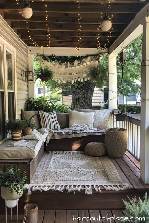 25 Cute & Cozy Small Front Porch Ideas - Hairs Out of Place Small Cozy Backyard Ideas, Front Porch Patio Ideas, Cozy Front Porch Ideas, Small Back Porches, Apartment Porch, Cozy Porch, Small Front Porch Ideas, Deck Decor, Small Front Porch