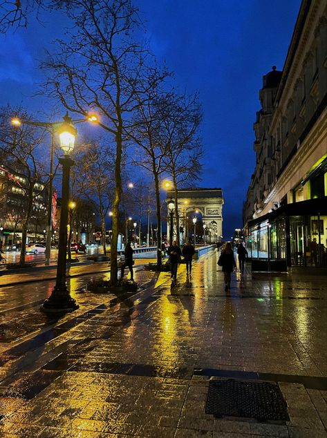 rainy streets of champs elysees lit up by city lights Autumn Aesthetic Night, Fete Aesthetic, Cities At Night Aesthetic, Paris Rain Aesthetic, Paris In The Rain Aesthetic, Paris Aethstetic, Night In The City Aesthetic, Paris Fall Aesthetic, Paris Raining