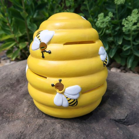 ceramic beehive garden decoration Beehive Garden, Painted Ceramics, Bee Hive, Ceramic Painting, Garden Decoration, Garden Decor, Hobbies, Bee, Ceramics