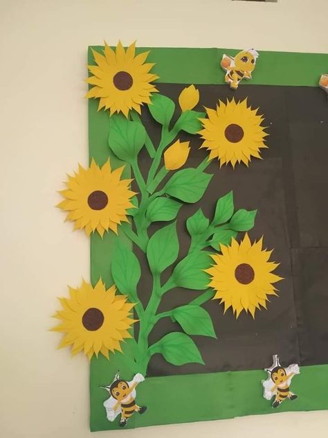 Sunflower Bulletin Board Ideas, Ptm Board Decoration Ideas School, Folder Decorado, Sunflower Bulletin Board, Construction Paper Art, Bee Themed Classroom, Preschool Fine Motor Activities, School Art Activities, School Kids Crafts