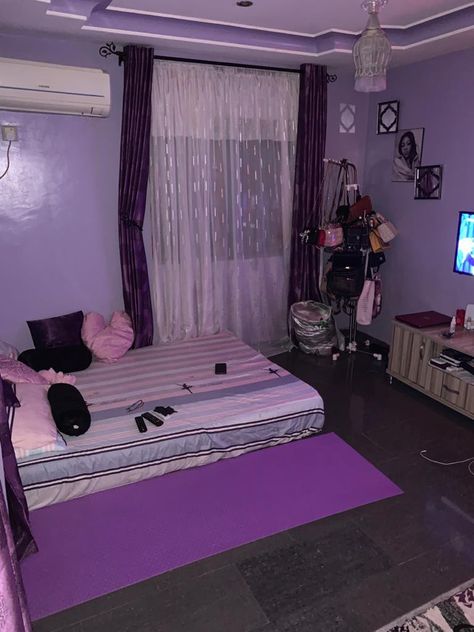 Bedsitter Ideas Small Spaces Kenya, Small Room Ideas Aesthetic, Purple Dorm Rooms, Purple Dorm, Room Arrangement Ideas, Pantry Decor, One Room Apartment, Hostel Room, Simple Bedroom Decor