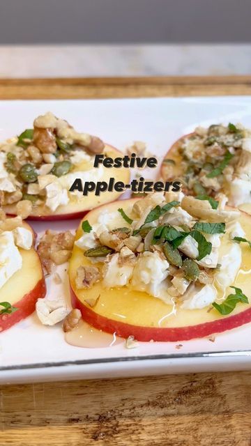 Alissa Steinberg RD CDE MHSc on Instagram: "When you want to turn your apple game up a notch, APPLE-tizers are the way to go! This is the perfect appetizer to share in any social gathering, and the flavour is the perfect balance of a sweet & savoury combo! These slices are not only easy to make, but are crunchy, refreshing and delicious.  Ingredients:  1-2 apples, sliced in circular shapes (I eat any leftover apple pieces that don’t make it to the platter)  1/4 cup goat cheese (room temperature Apple Slice Appetizer, Leftover Apples, Apples To Apples Game, Toasted Pumpkin Seeds, Finger Foods Easy, Cheese Appetizers, Recipes Appetizers And Snacks, Perfect Appetizers, Appetizer Dips