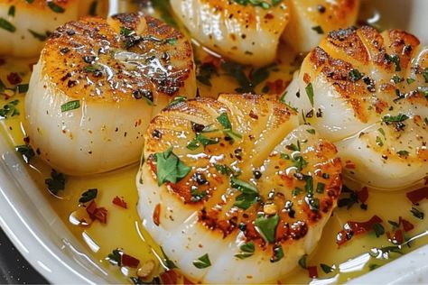 Make this quick and easy Garlic Butter Baked Scallops recipe for a rich, savory meal. Perfect for seafood lovers. Ready in just 22 minutes! Garlic Baked Scallops, Scallops Recipe Baked, Bake Scallops In Oven, Baked Garlic Butter Scallops Recipe, Baked Shrimp And Scallop Recipes, Quick And Easy Seafood Recipes, Baked Sea Scallops, Scallop Recipes Dinner, Best Scallops Recipe Ever