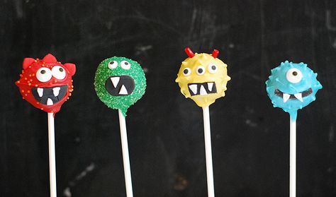 Cute Monster Party Brownie Pops: Marzipan Blog Monster Smash Cakes, Monster Cake Pops, Little Monster Party, Brownie Pops, Halloween Cake Pops, Monster Cake, Monster Theme, Halloween Treats Easy, Monster Birthday