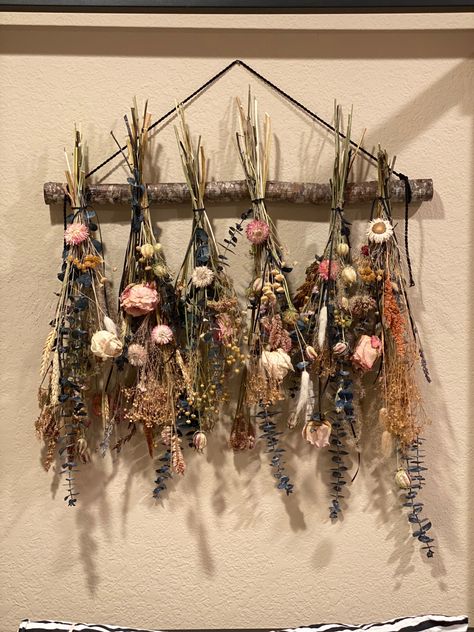 Dried Flower Rack, Dried Flower Chandelier Diy, Witchy Flower Arrangements, Dried Flower Hanging Decor, Dried Flowers Hanging From Ceiling, How To Display Dried Flowers, Dry Plants Decoration, Dried Flowers Wall Decor, Dried Flowers On Wall