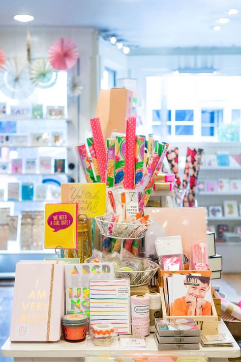 Stationery Store Design, Gift Shop Displays, Stationary Store, Cute Store, Visual Merchandising Displays, Stationary Shop, Party Supply Store, Store Layout, Paper Store