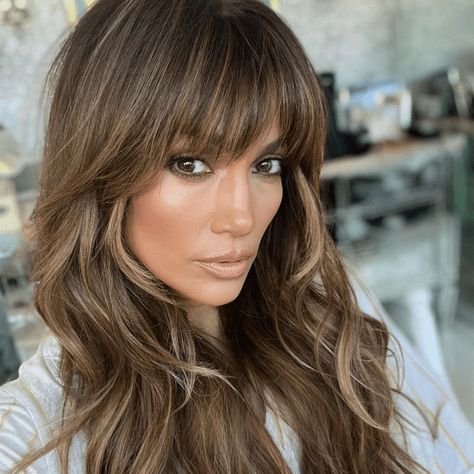 Jennifer Lopez Just Got Full Birkin Bangs for Summer Jlo Bangs Long Layered, Bangs And Choppy Layers, Birkin Bangs, Jennifer Lopez Hair, Full Bangs, Nude Lip Gloss, Fresh Haircut, Choppy Layers, Hot Rollers