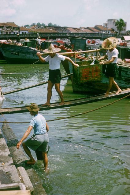 Samsui Women, Singapore 1960s, Singapore Nostalgia, Singapore Culture, Delta River, Vintage Singapore, Singapore Attractions, History Of Singapore, Singapore Architecture