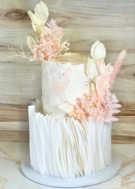 Wedding Cake Wafer Paper, Rice Paper Wedding Cake, Wafer Paper Cake Decoration, Wafer Paper Wedding Cake, Isomalt Cake, Elegant Cake Design, Edible Rice Paper, Cake Structure, Mums Birthday