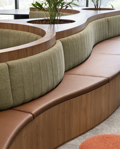 Cafe Banquette Seating, Banquet Seating Restaurant, Banquette Detail, Commercial Furniture Design, Loft Style Interior, Banquette Seating In Kitchen, Dining Room Bench Seating, Reception Desk Design, Seating Ideas