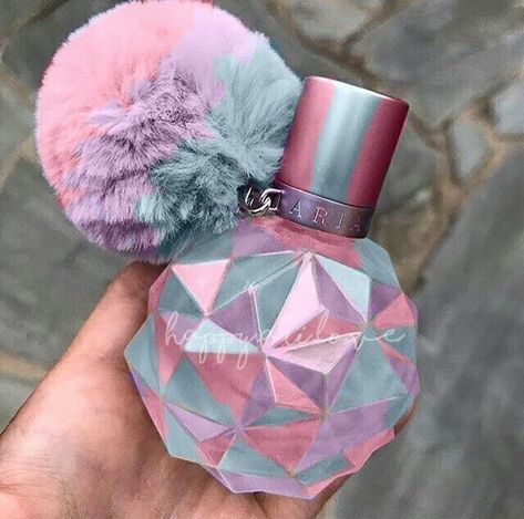 Kawaii Lifestyle, Koleksi Makeup, Koleksi Parfum, Ariana Perfume, Ariana Grande Fragrance, Alat Makeup, Ariana Grande Perfume, Perfume Collection Fragrance, Bath And Body Works Perfume