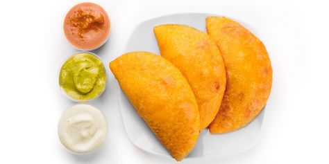 Receta Empanadas venezolanas sencilla | Cocina rico Caribbean Appetizers, Colombian Empanadas, Spanish Menu, Columbian Recipes, Fried Cornbread, Colombian Style, Cheese Empanadas, Colombian Cuisine, Food House