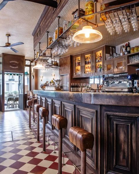 Designed by @dodarchitecte , Lincrusta’s ‘Fanfare’ is expertly used at @cafe.du.mexique An elegant art deco design, inspired by our historic archives from the 1920’s, Fanfare is a timeless design perfect to add subtle interest to the ceiling in this inviting interior. 📸 @gilles_trillard_photographe 1920s Cafe, Elegant Art, The Ceiling, Art Deco Design, Timeless Design, Art Deco, Ceiling, Cafe, Design