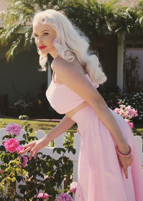 Old Hollywood Aesthetic, Feminine Hairstyles, Retro Looks, Alt Girls, Vintage Blog, Modeling Tips, Pink Set, Vintage 1950s Dresses, Pink Sparkle