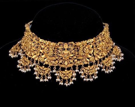 Indian Gold Necklace Designs, Unique Gold Jewelry Designs, Antique Necklaces Design, Jewelry Set Design, Gold Bridal Jewellery Sets, Antique Bridal Jewelry, Gold Jewelry Stores, Antique Jewelry Indian, Bridal Jewelry Collection