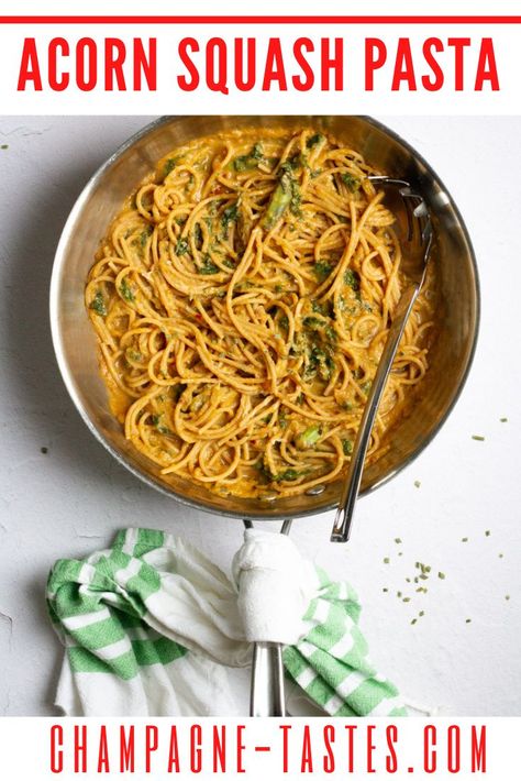 This acorn squash pasta is made with a creamy, puréed roasted squash sauce tossed with spaghetti and kale. Perfect for fall and winter dinners! Acorn Squash Pasta, Spicy Butternut Squash Soup, Pasta With Kale, Squash Pasta Recipe, Squash Sauce, Winter Dinners, Butternut Squash Lasagna, Kale Pasta, Squash Risotto