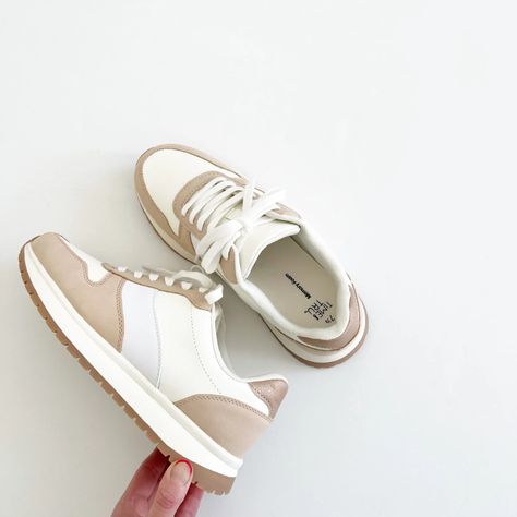 Walmart Sneakers, Madewell Sneaker, Walmart Finds, Retro Sneakers, New Sneakers, Casual Sneakers, Wedding Shoe, Retro Fashion, Women's Fashion