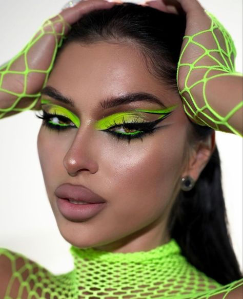 Neon Glam Makeup, Black And Neon Makeup, Neon Glitter Makeup, Neon Green Makeup Looks, Neon Makeup Ideas Eye, Orange And Green Makeup, Neon Green Eye Makeup, Neon Green Eyeshadow, Lime Green Makeup