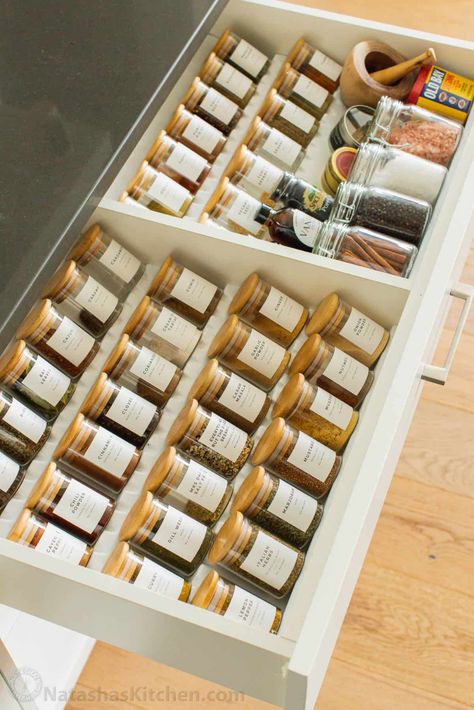 Kitchen organization tips and ideas to inspire you and provide practical tips to de-clutter and organize your kitchen, pantry and refrigerator Kitchen Organisers, Pantry Organisation, Fancy Kitchens, Style Pantry, Spice Drawer, House Organisation, Kitchen Organisation, Kitchen Hacks Organization, Spice Storage