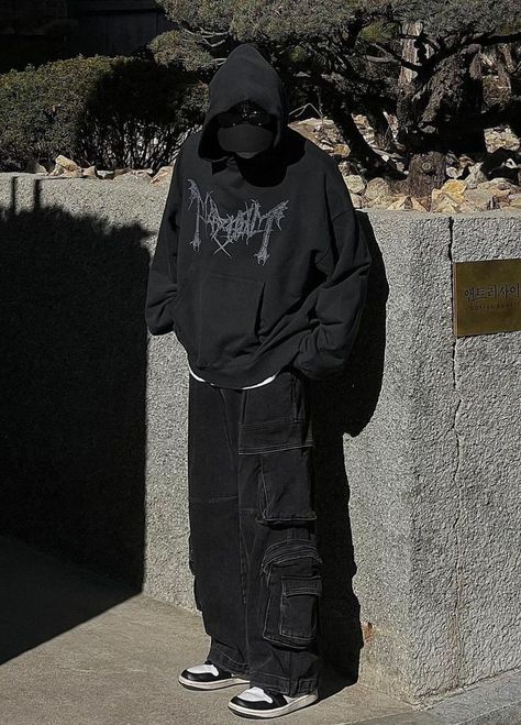 Black Hoodie Outfit Men Streetwear, Baggy Clothes Outfit, Y2k Outfits Men, Hoodie Outfit Men, Black Outfit Men, Asian Streetwear, Mode Emo, Goth Outfit, Pants Outfit Men