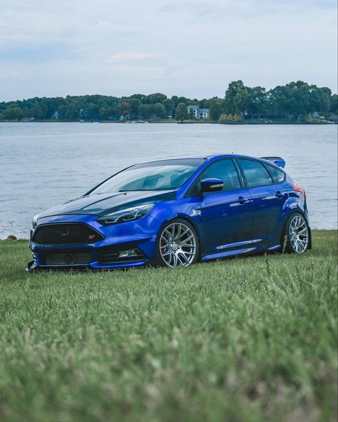 Car Drifting, Tokyo Drift Cars, Tokyo Drift, Ford Focus Rs, Motorcycle Aesthetic, Cars Wallpaper, Focus Rs, Pimped Out Cars, Ford Focus St