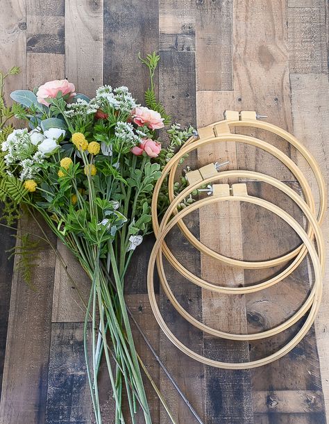 Thrifted, wide block vintage quilt hoops pair with gorgeous faux florals to make cute and simple wreaths. #diycrafts #wreaths #quilthoopwreaths #embroideryhoops #diywreaths #fauxflowers #flowers #springdecor Large Embroidery Hoop Ideas, Embroidery Hoop Ideas, Simple Wreaths, Large Embroidery Hoop, Hoop Wreaths, Large Embroidery, Wreath Project, Quilt Vintage, Floral Hoops