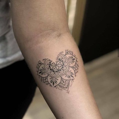 Mandala Heart Tattoo, Tato Mandala, Lotusblume Tattoo, Nape Tattoo, Mandala Heart, Maching Tattoos, Floral Mandala Tattoo, Unique Small Tattoo, Inspiration Tattoos