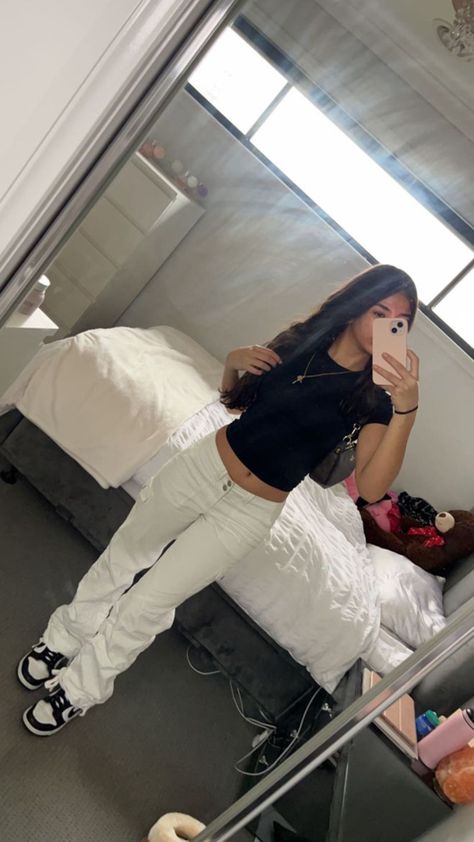 No Cuff Sweatpants Outfit, Rich Fashion Outfits, Outfit Inspo With Leggings, Cute Outfits Latina, Winter Latina Outfits, Out To Eat Outfit, Fresita Outfits For School, Fits For School Comfy, Basic Cute Outfits