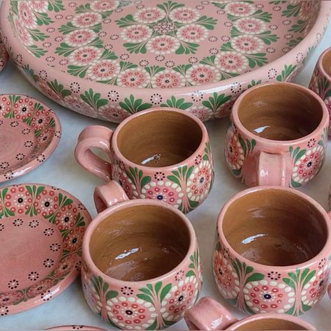 Aesthetic Mexican Kitchen, Mexican Coffee Mugs, Latina House Aesthetic, Mexican Market Aesthetic, Mexican Ceramic Plates, Mexican Pottery Decor Kitchen, Mexican Style Pottery, Mexican Plates Decor, Mexican Mugs Pottery