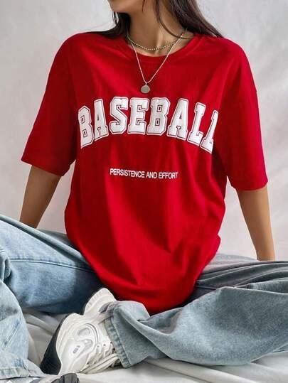 Over Sized Tshirt Style, Styling Red Shirt, T-shirt Large, Red Tee Shirt Outfit, Red Baggy Shirt, Red Tshirt Outfit Women, Oversized T-shirts, Red T Shirt Outfit, Red Oversized Shirt