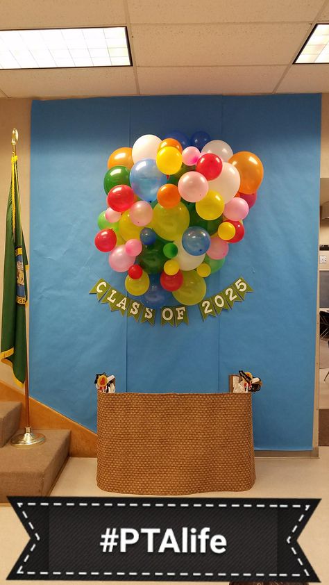 Hot Air Balloon photo booth for 5th Grade Celebration. Used chicken wire to form a cone, wrapped it in butcher paper, and stapled it to the wall. Then attached all of the balloons to the to the paper and other balloons with double stick tape, filling the inside of the cone with filler paper and loose balloons. The basket is a Jute runner (bought from a local big box store) stapled to an extra large cardboard box, open on the back side for easy entry. Diy Hot Air Balloon Photo Booth, Hot Air Balloon Graduation Party Ideas, Hot Air Balloon Diy Photo Prop, Cardboard Hot Air Balloon, Hot Air Balloon School Theme, Preschool Graduation Photo Booth, Kindergarten Photo Booth, Hot Air Balloon Photo Booth, Hot Air Balloon Photo Prop