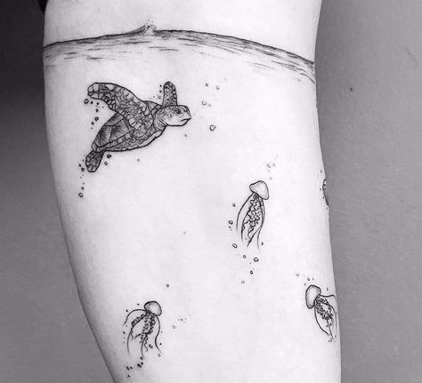 Element Tattoo, Sea Tattoo, Water Tattoo, Jellyfish Tattoo, Medusa Tattoo, Geniale Tattoos, Small Tattoos For Guys, Aesthetic Tattoo, Little Tattoos