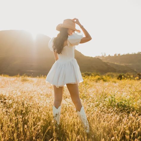 Coastal cowgirl reporting for duty 🤠🤍 This shoot has quickly become my best performing Pinterest post & truly, im so awful at remembering to do any posting on Pinterest that I hadnt even realised until last week that so many people had seen this on there. Anyways, it’s also still one of my personal favorite moments with @micarodriguezphoto and I think that deserves a repost ✨ . . #coastalcowgirl #cowgirlstyle #cowgirlboots #stagecoach #westernstyle #countryfashion #coastalcowgirlaesthetic ... Fashion Shoot Outfits, White Cowgirl Boots Photoshoot, Country Dress Photoshoot, Cowgirl Outfit Photoshoot, Cowgirl Inspo Pics, Cowgirl Birthday Pictures, Western Style Pictures, Country Inspired Photoshoot, Western Girl Photoshoots