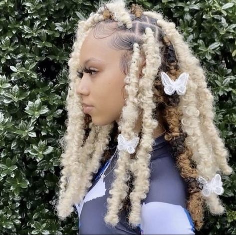 Short Blonde Butterfly Locs, Platinum Blonde Butterfly Locs, Butterfly Locs With Color Blonde, Blonde Peekaboo Locs, Brown And Blonde Butterfly Locs, Blond Butterfly Locs, White Butterfly Locs, Butterfly Locs Blonde, Short Box Braids Hairstyles