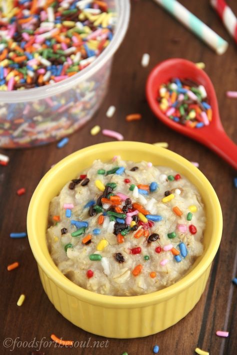 Healthy Cake Batter, Cheesecake Oatmeal, Low Calorie Oatmeal, Butter Extract, Birthday Breakfast, Overnight Oatmeal, Breakfast Healthy, Funfetti Cake, Milk Bar