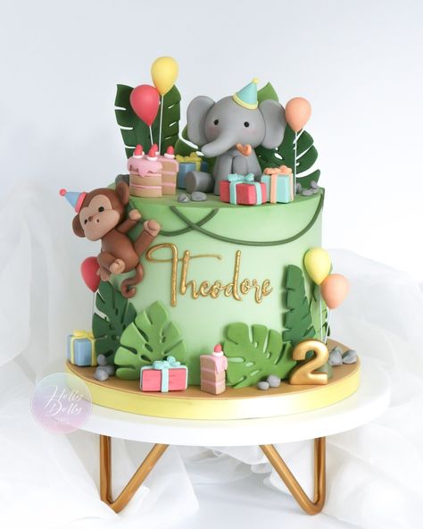 ~ Jungle Party ~ I just love a birthday party themed cake because I really like making tiny things! I really can get carried away though when I'm in the zone and then I can't fit all the stuff on... 😬 Slots for celebration cakes are filling up so please make sure you're getting in touch a couple of months before! Enquiry form is in the bio 🥰 --------------------------------- #surreycakes #kidsbirthdaycakes #kidsbirthdaycake #hollydollycakesuk #hollydollycakes #surbitonmums #surreymums #swlo... Cake Animals Birthday, Animals Cakes Birthday, 1 Shape Cake, Zoo Cake Ideas, Animal Themed Birthday Cake, Jungle Theme Birthday Cake, Fondant Birthday Cakes, Animal Theme Cake, Cake Karakter