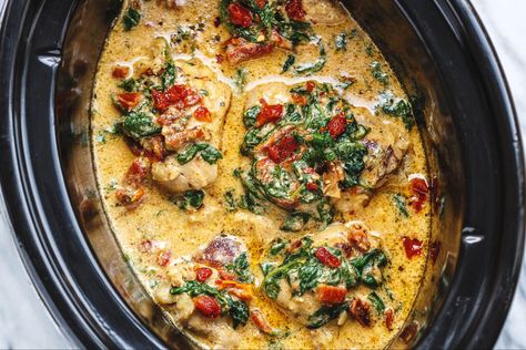 CrockPot Tuscan Garlic Chicken Recipe – How To Make Crockpot Chicken Recipes — Eatwell101 Low Fat Chicken, Low Calorie Chicken, Tuscan Garlic Chicken, Crockpot Chicken Breast, Garlic Chicken Recipes, Garlic Butter Chicken, Cook Chicken Breast, Spinach Stuffed Chicken, Tikka Masala