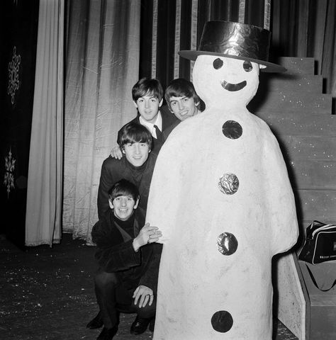 Beatles - 50 weirdest Beatles pics - Mirror Online Beatles Christmas, Beatles Funny, Beatles Love, Beatles Photos, John Lennon Beatles, Beatles John, Twist And Shout, Christmas Shows, The Fab Four