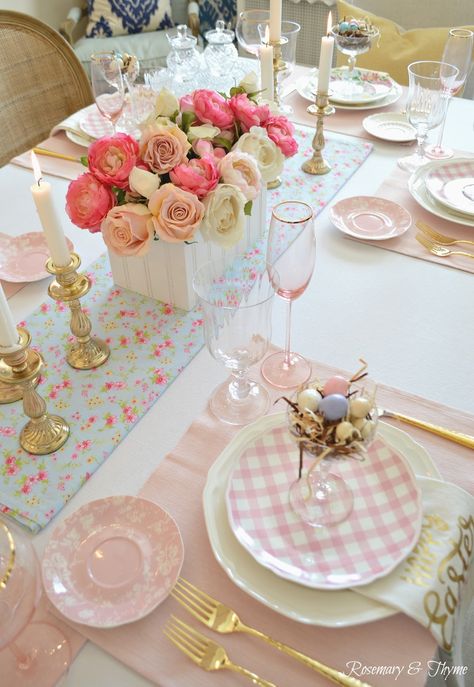 Easy Easter Tablescape Easter Brunch Decorations, Easter Brunch Table, Diy Osterschmuck, Easter Entertaining, Tea Decor, Tafel Decor, Hari Valentine, Easter Table Settings, Easter Tablescapes